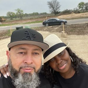 Meet your Posher, Leticia